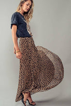 Load image into Gallery viewer, Leopard Animal Print Pleated Midi Skirt
