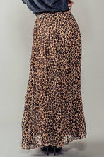 Load image into Gallery viewer, Leopard Animal Print Pleated Midi Skirt
